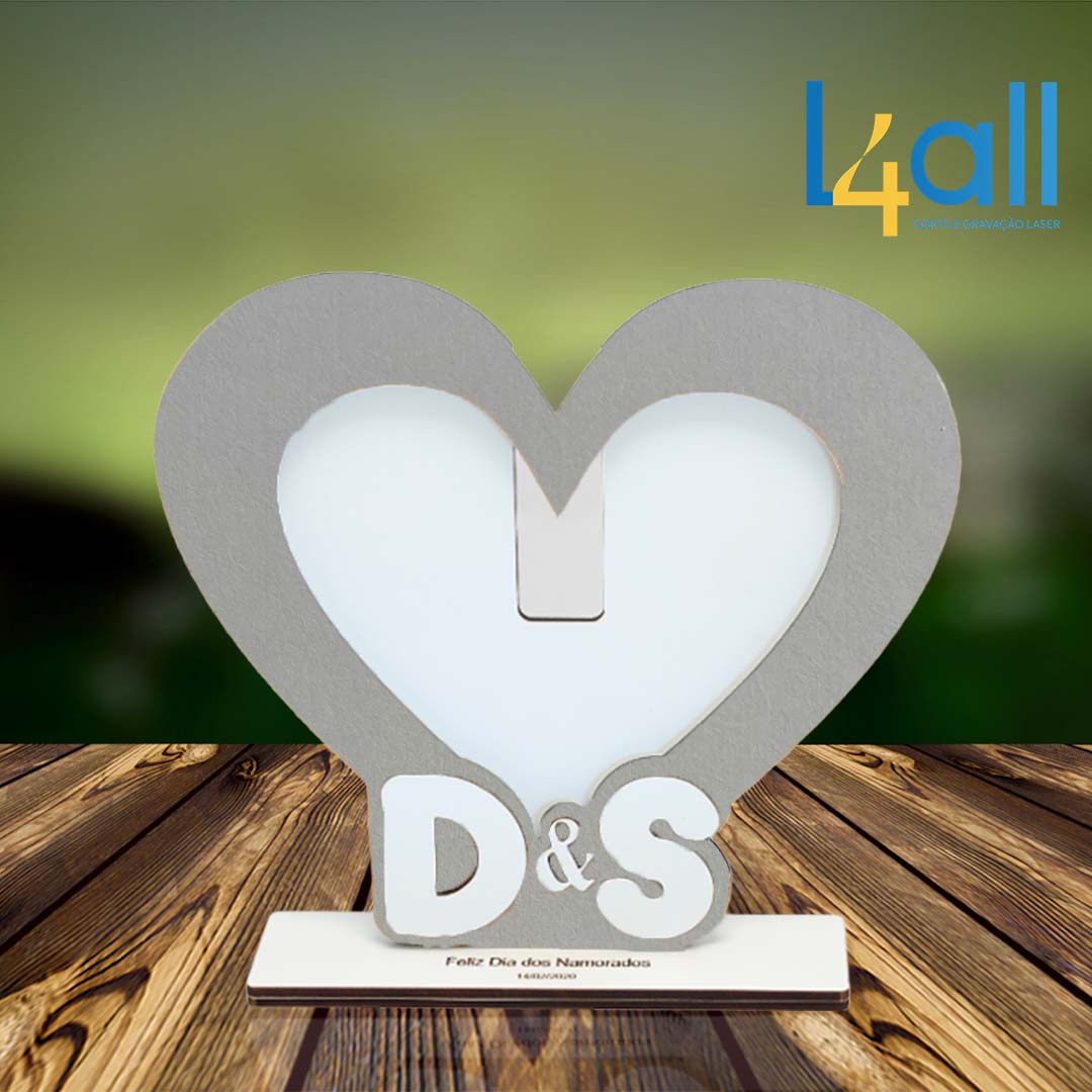 Moldura Heart Personalizada com Gravação - Porta-Retratos 19x18cm