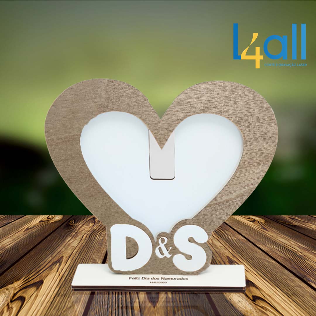 Moldura Heart Personalizada com Gravação - Porta-Retratos 19x18cm